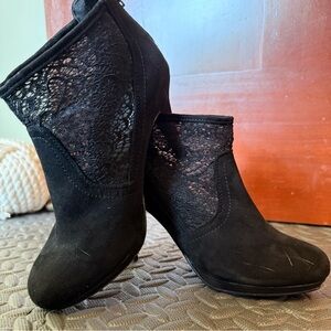💚White Mountain Black Lace Ankle Booties 3 Inch Size 7
